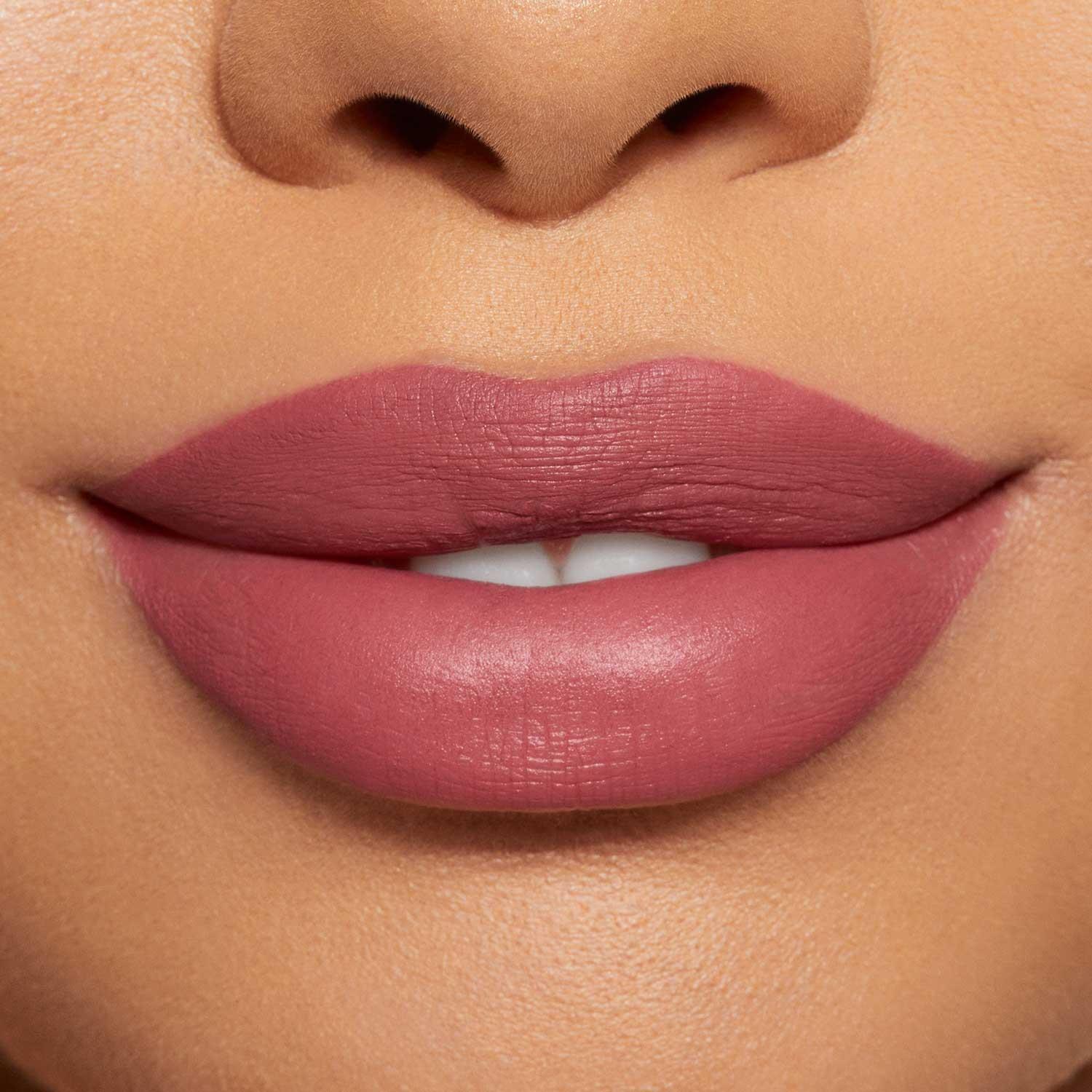 VELVET LIP KIT KJ (KIT DE LABIAL LÍQUIDO Y DELINEADOR)